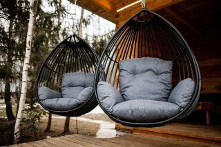 Luxusní závěsné křeslo BOGOTA z umělého ratanu, hliníkové kostry a ocelovým podstavcem a tyčí. 💺 🧘‍♀️🧘‍♂️ - odnímatelné...